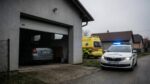 Tragédia neďaleko Prešova: Manželka našla v naštartovanom aute dve telá bez známok života