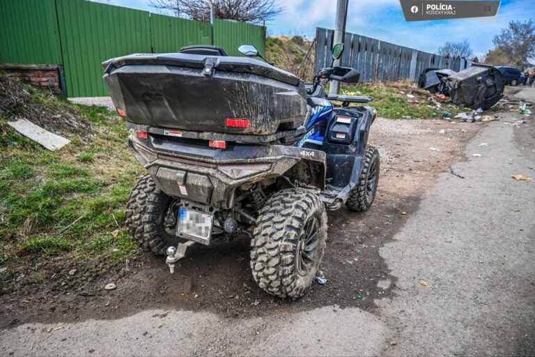 Vážna nehoda v obci Podskala: Mladistvý za volantom štvorkolky ťažko zranil spolujazdca