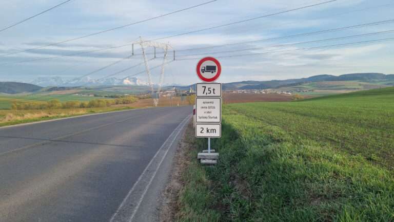Kamióny cez Spišský Štvrtok neprejdú: Polícia určila obchádzku, doprava na Spiši môže skolabovať
