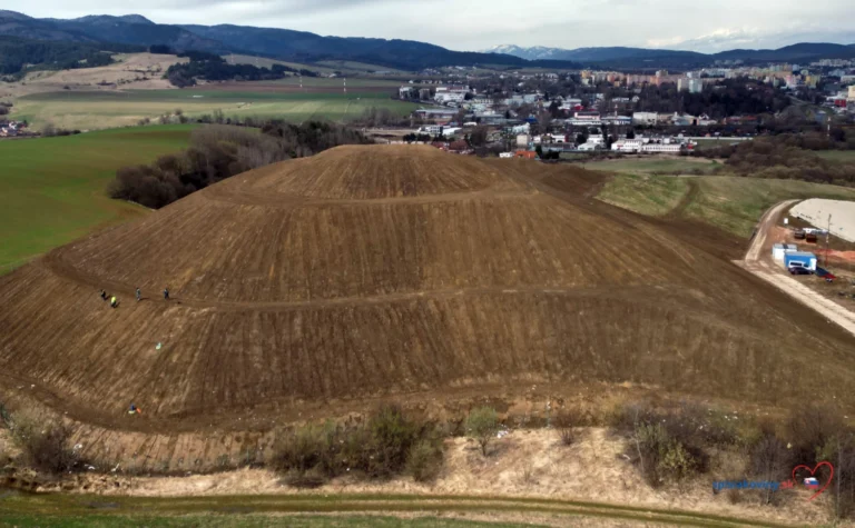 Európsky unikát na Spiši: Skládka Kúdelník sa mení na rozkvitnutú lúku