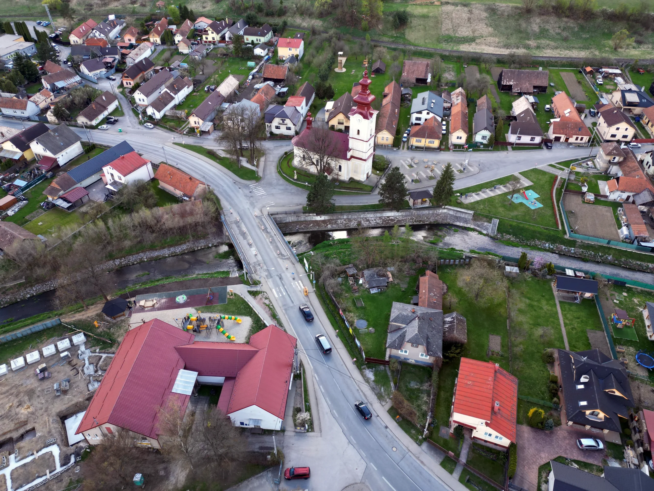 Papierová vojna skončila, kraj ide opravovať havarijný most v Harichovciach