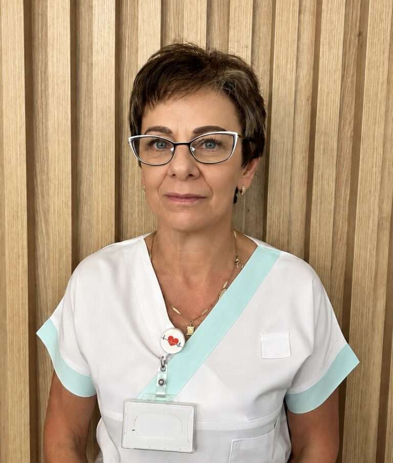 Boli sme iba pomocníčky lekárov, dnes sme odborníčky. Vedúca sestra Oľga Dzimková pracuje v Krompachoch už 44 rokov