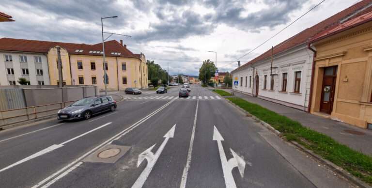 Nové semafory pri polícii majú zelenú. Poslanci schválili prípravu projektu, ľudia chceli kruhový objazd
