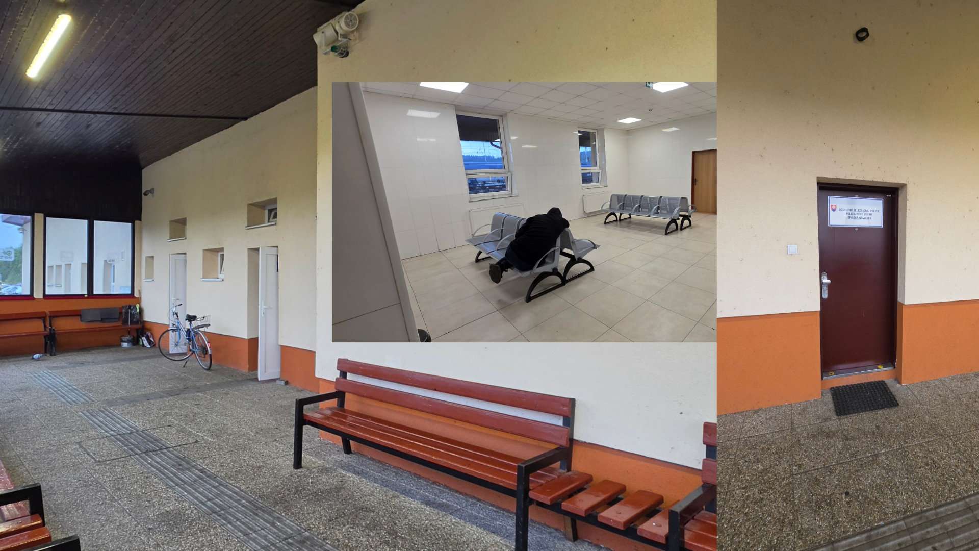 Zložená fotografia vonkajšieho chodníka, dverí a interiéru čakárne na železničnej stanici. Vonku sú vidieť lavičky, bicykel a dvere s hmatovou dlažbou na zemi. Vnútorný výsek zobrazuje čakáreň so sivými lavičkami, kde osoba v čiernom oblečení spí rozložená na viacerých sedadlách.